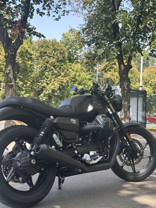 Moto Guzzi V7 Stone 2024