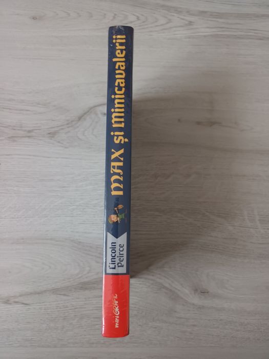 Vând cartea Max și minicavalerii