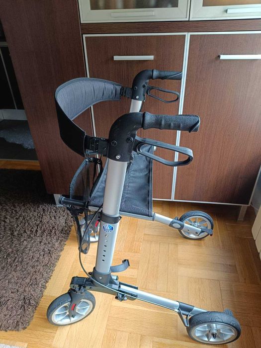 Проходилка тип ролатор