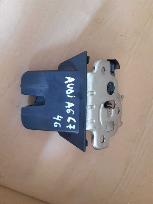 Broasca/broaste portbagaj Audi A6 C7 4G cod 8R0827505