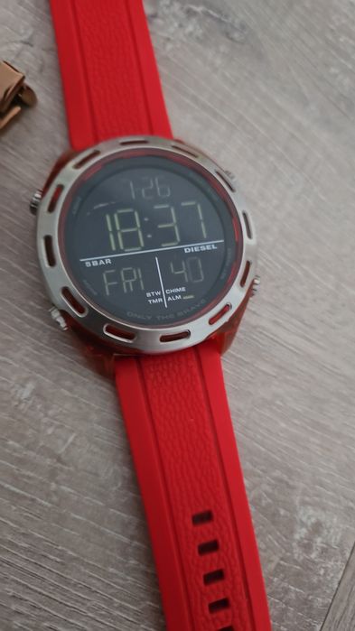 Ceas Diesel Original adus recent Franța model deosebit se dă la cutie