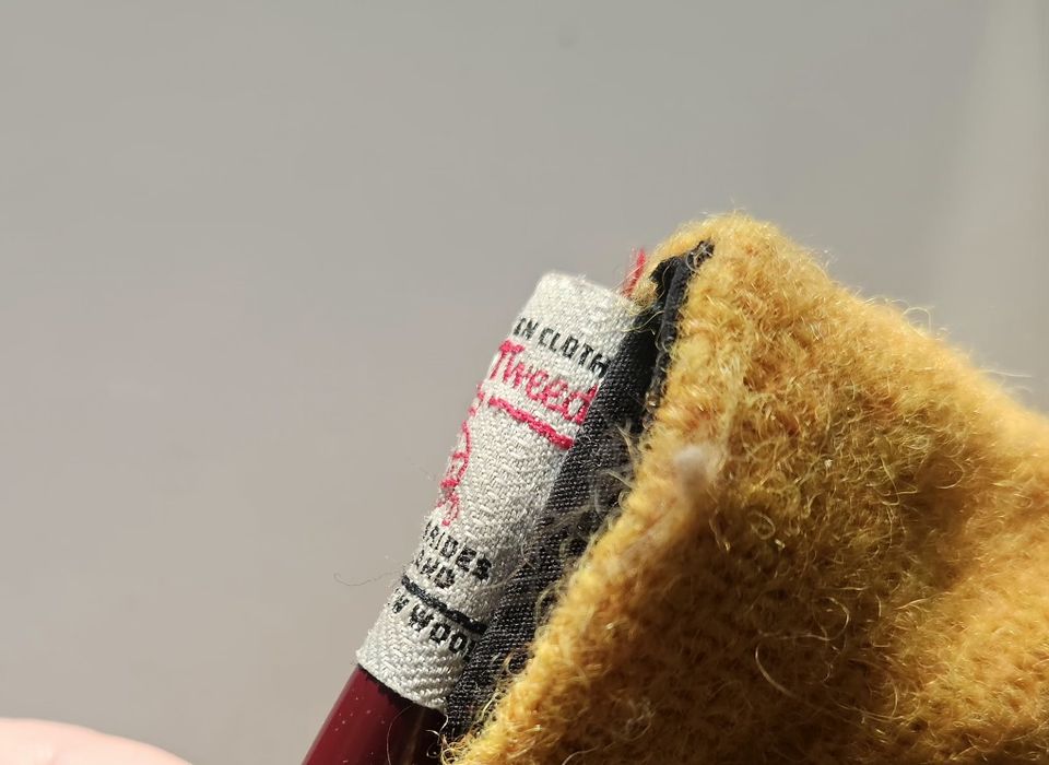 Batic caini/pisicii,  mustar, din lana merino 100% scotiana, noua