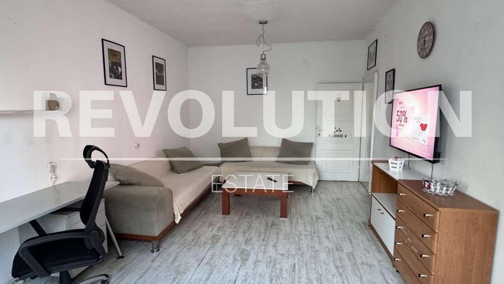 Дава се под наем Двустаен апартамент в Варна, Червен площад - 72 кв.м за 460 € - Снимка #1