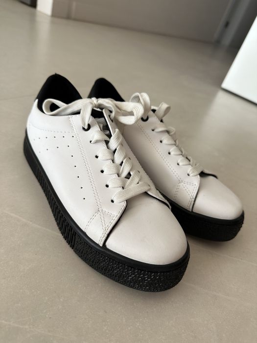 Бели кецове