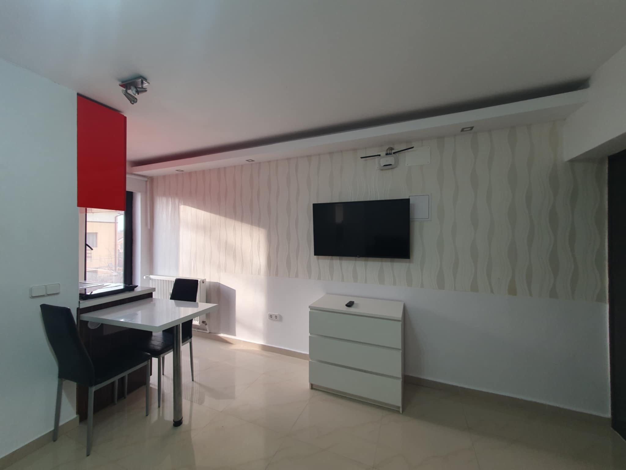 Proprietar inchiriez apartament 2 camere, Central (Circumvalatiunii 1)