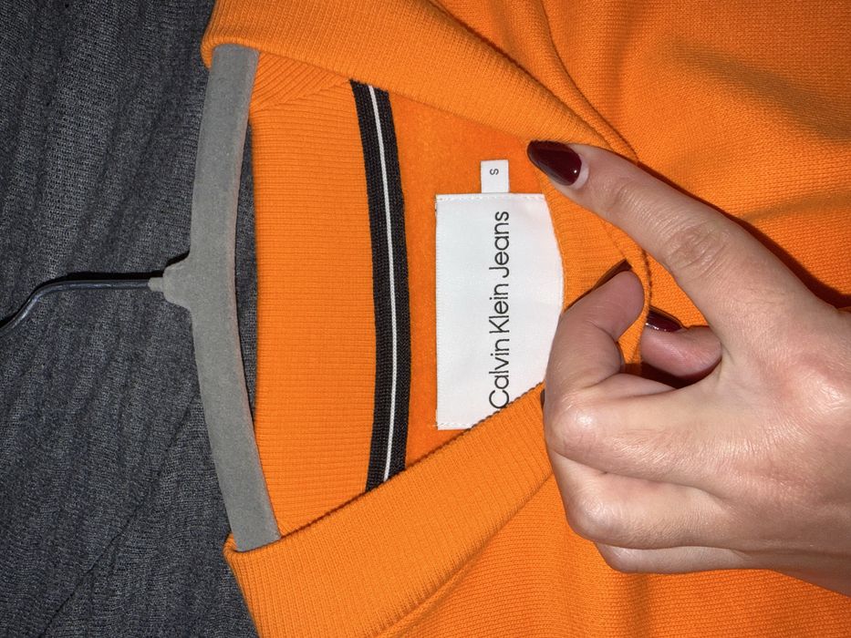 Суичър  на Calvin Klein ,чисто нов