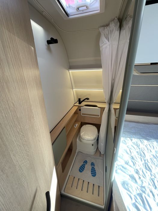 Rulotă Lmc Style 440D/ noua/ 12ani garantie/ premium/ 4-5 persoane