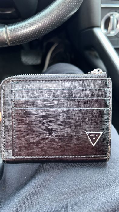 Кард Холдър Guess