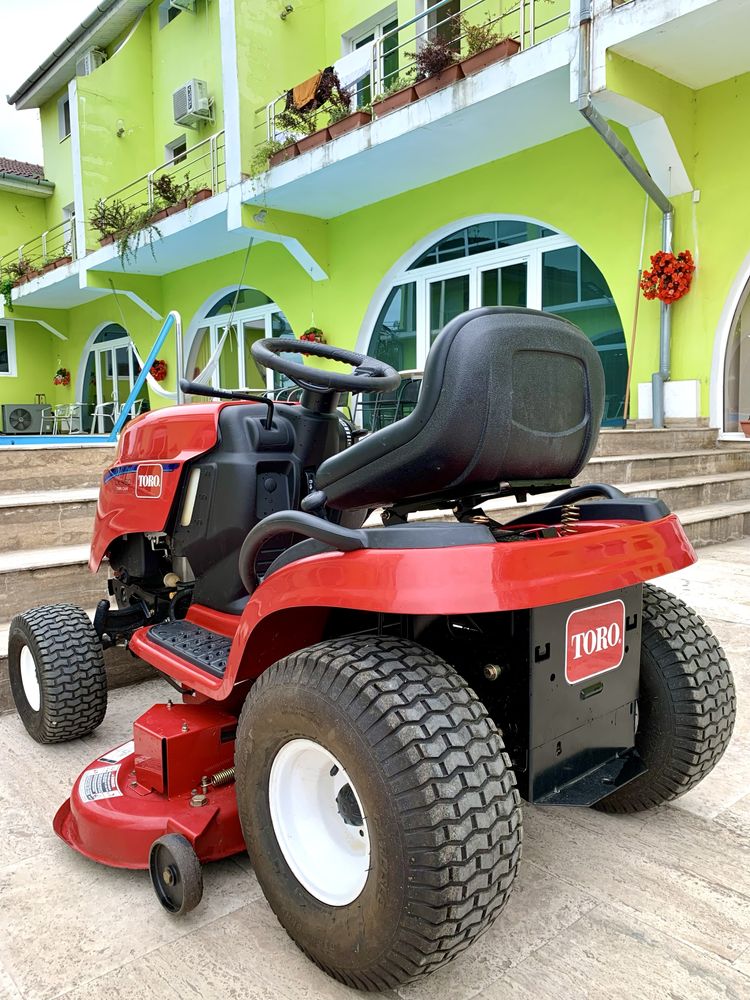 Tractoras de tuns iarba Toro Profesional 3 Cutite 20.0 CP 600cc Hydro