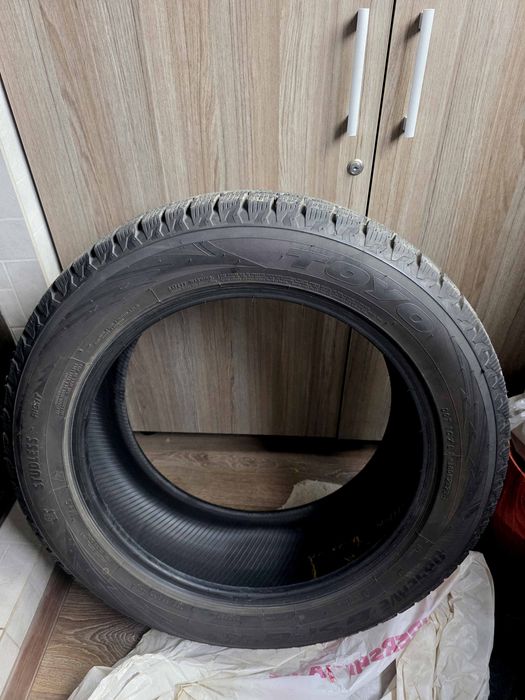 Продам  замнюю резину в отличном состоянии