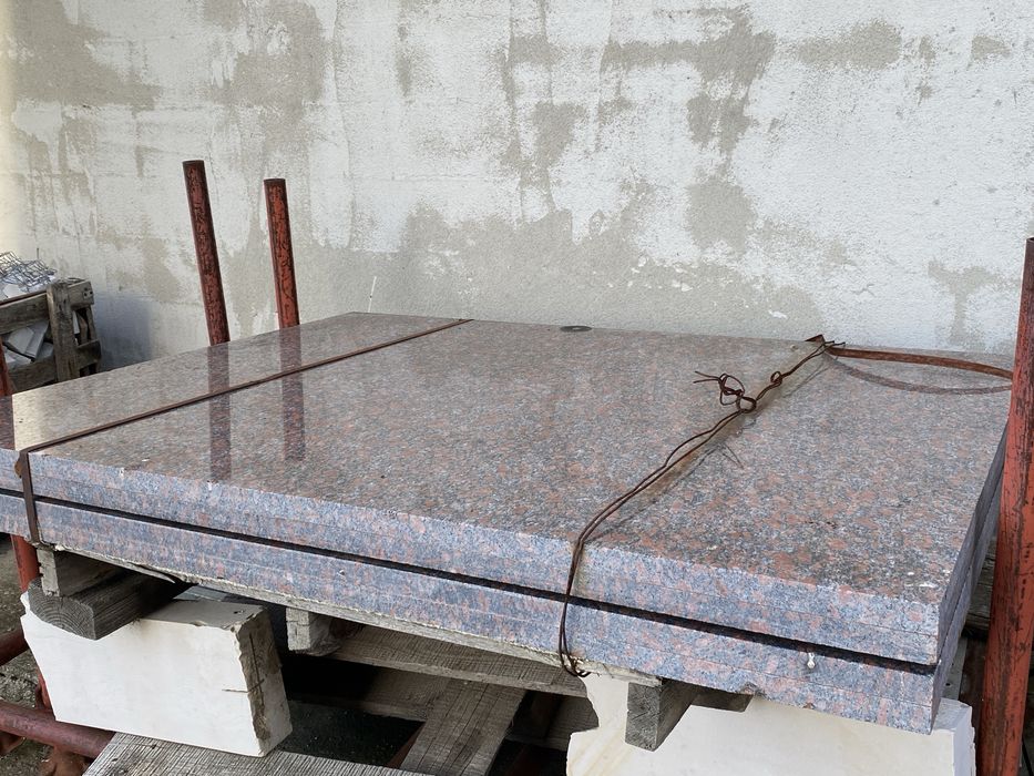 Placi de granit natural rosu-multicolor