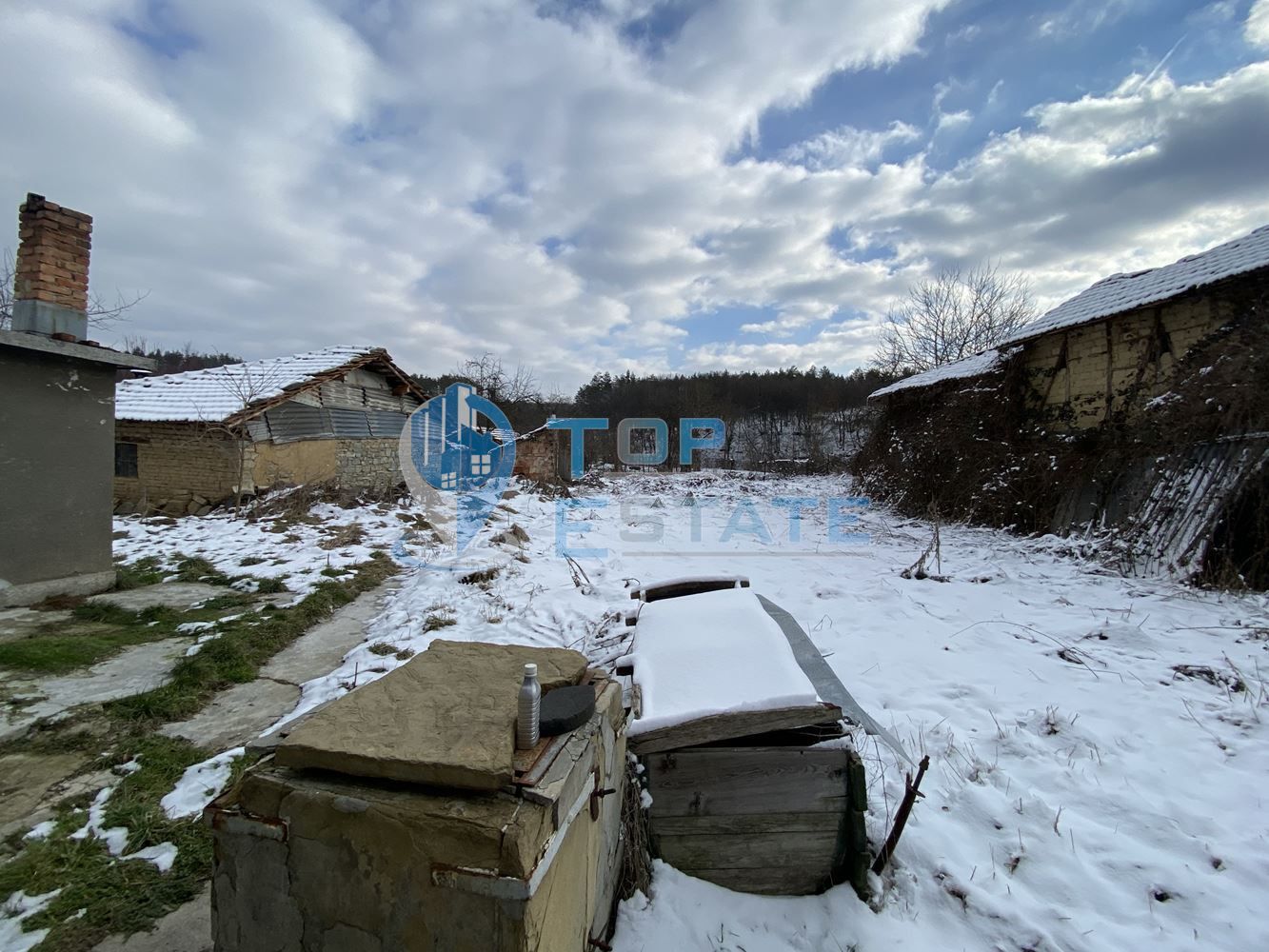 Двуетажна тухлена къща с кладенец в село Музга, област Габрово