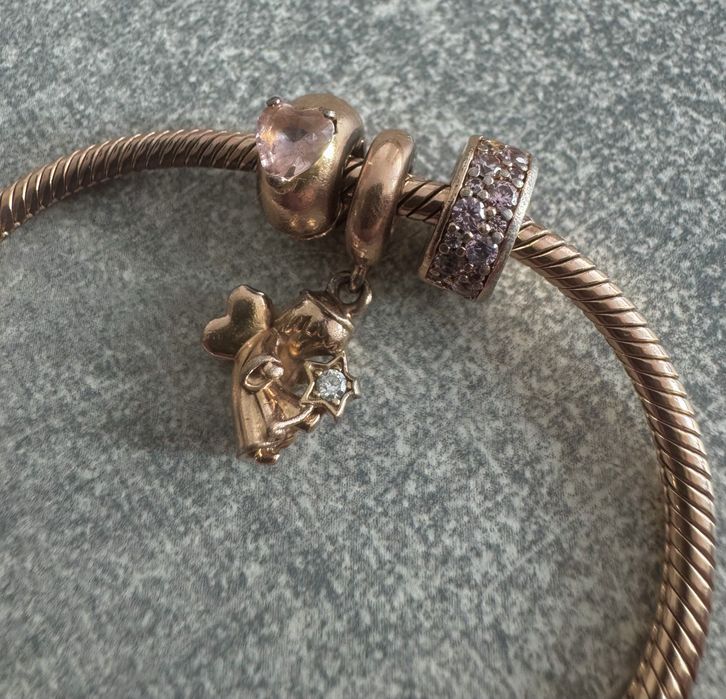 Гривна Пандора с 3 талисмани Rose Gold