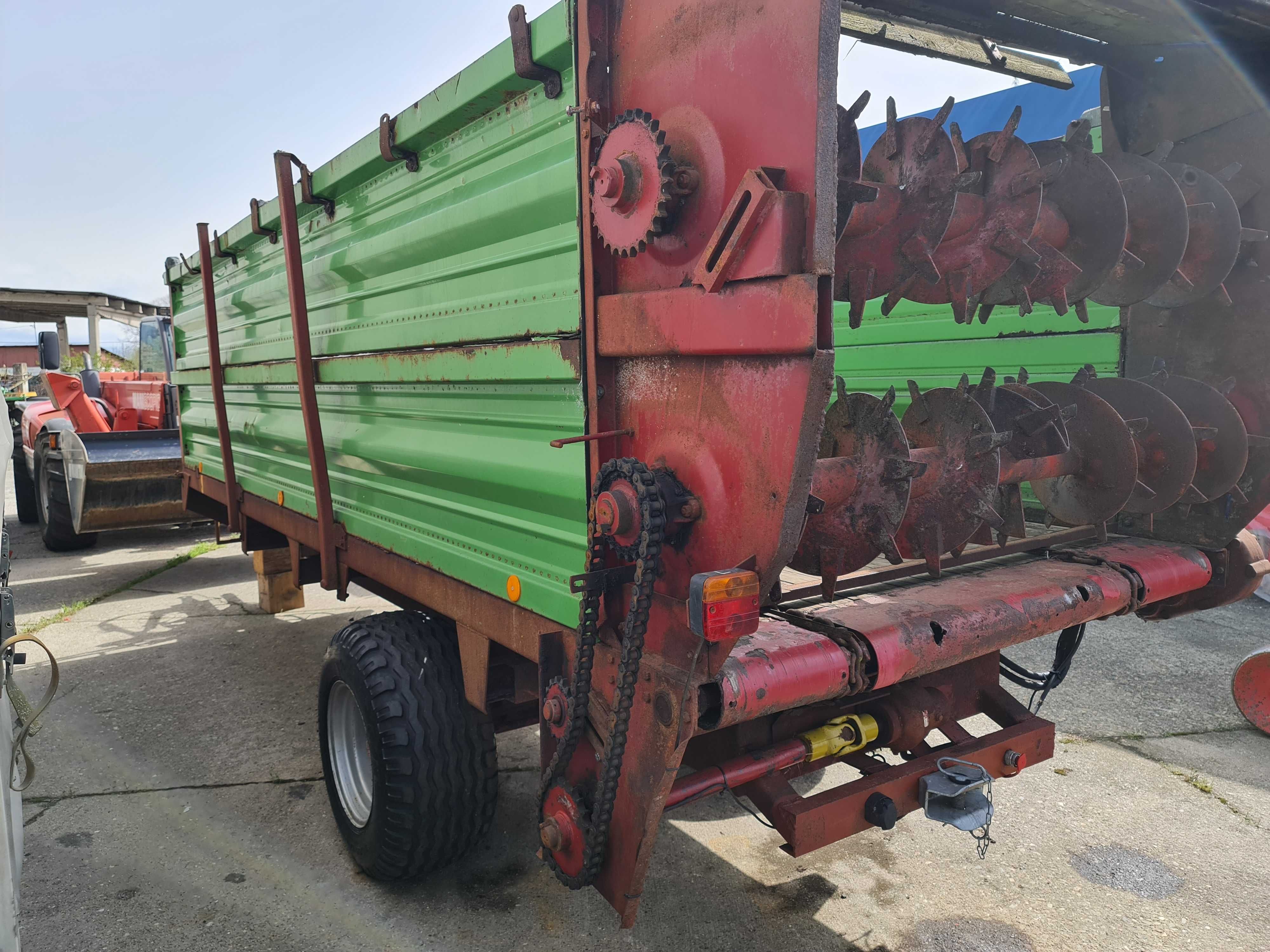 Remorca de transport si imprastiat gunoi de grajd 8000kg ,marca BSL