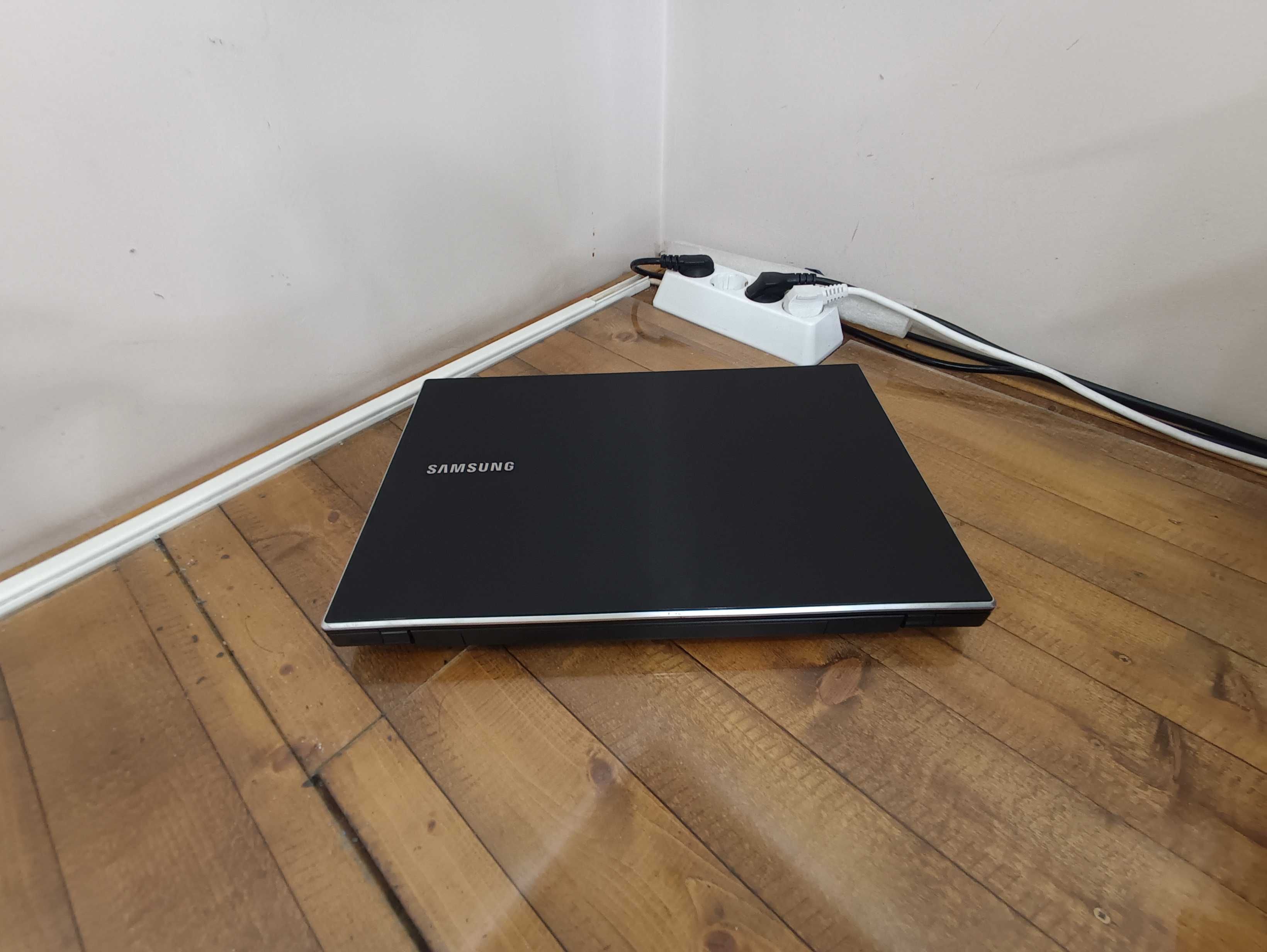 Лаптоп Samsung NP300V5AH - i7 2670QM