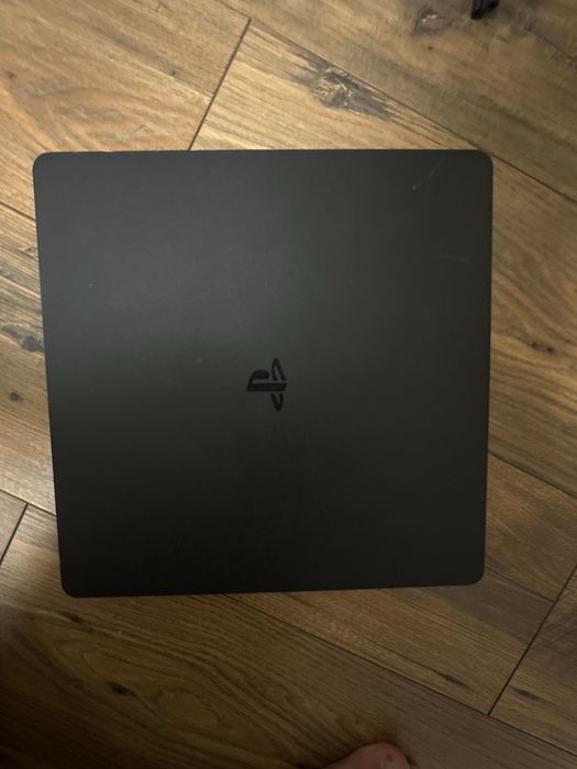 Продаю ps 4 slim 1 tb