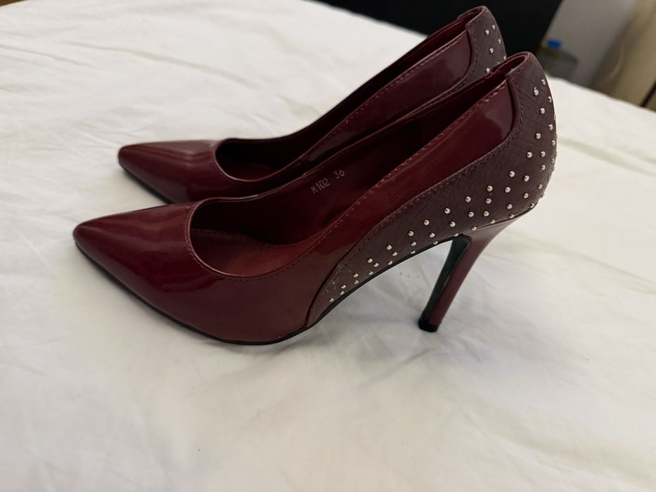 Toti pantofi la 100 de lei perechea , sunt noi sau ca si noi .