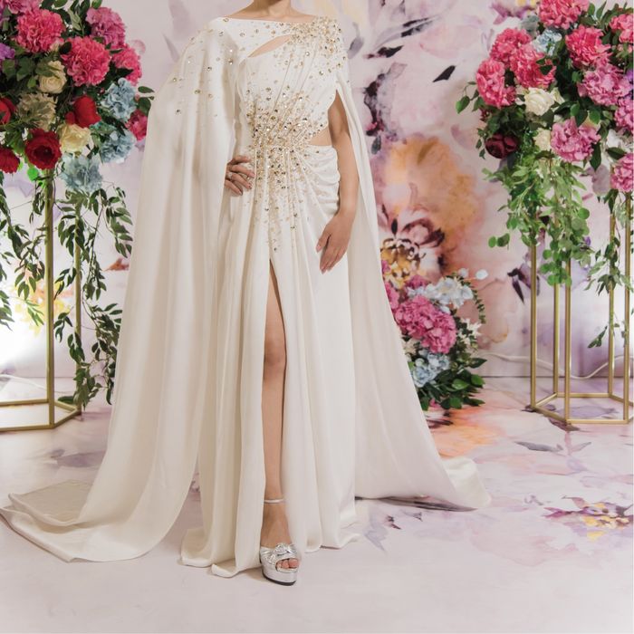 Шикарное платье со шлейфом