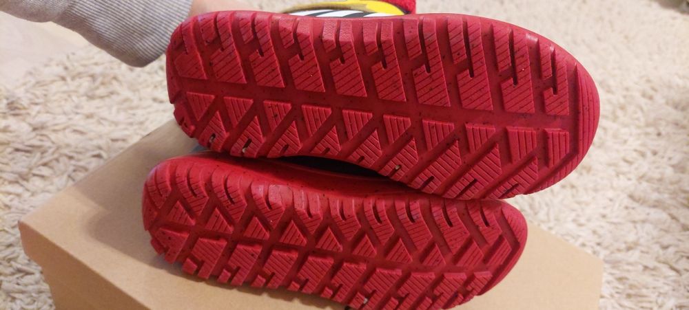 ADIDAS WinterPlay Disney Mickey ботуши като нови, оригинални, 32 номер