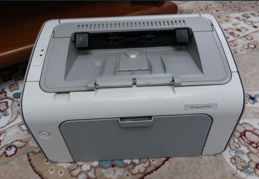 HP LaserJet P1102
принтер