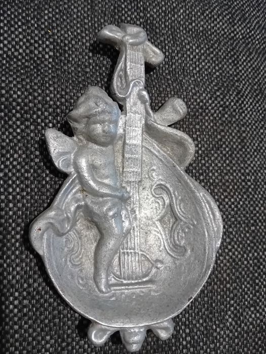 Scrumiera  impecabila