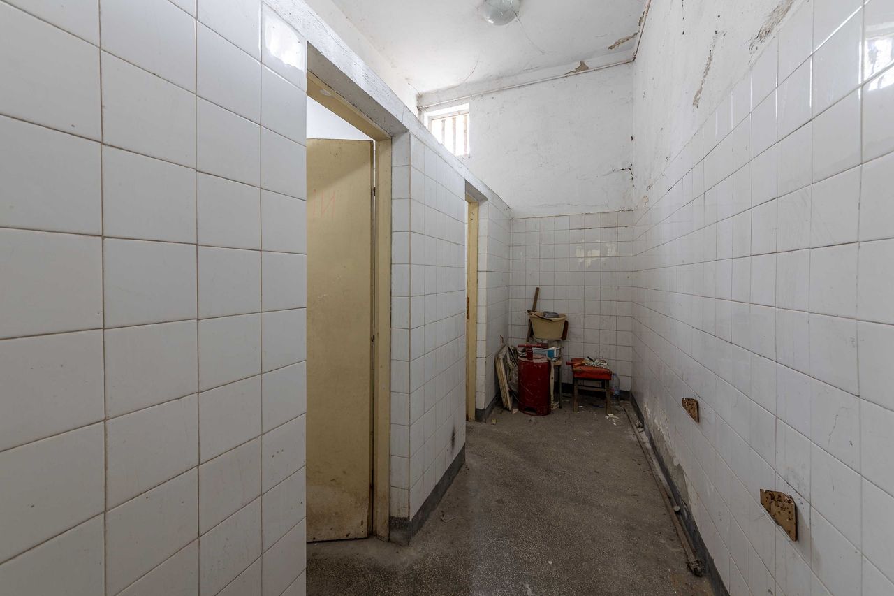 Продава се Офис в Варна, Младост 1 - 1266 кв.м за 1185 €/кв.м - Снимка #3