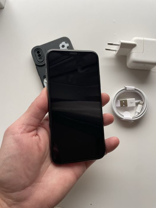 • Iphone XS  •  BATERIE 88% •