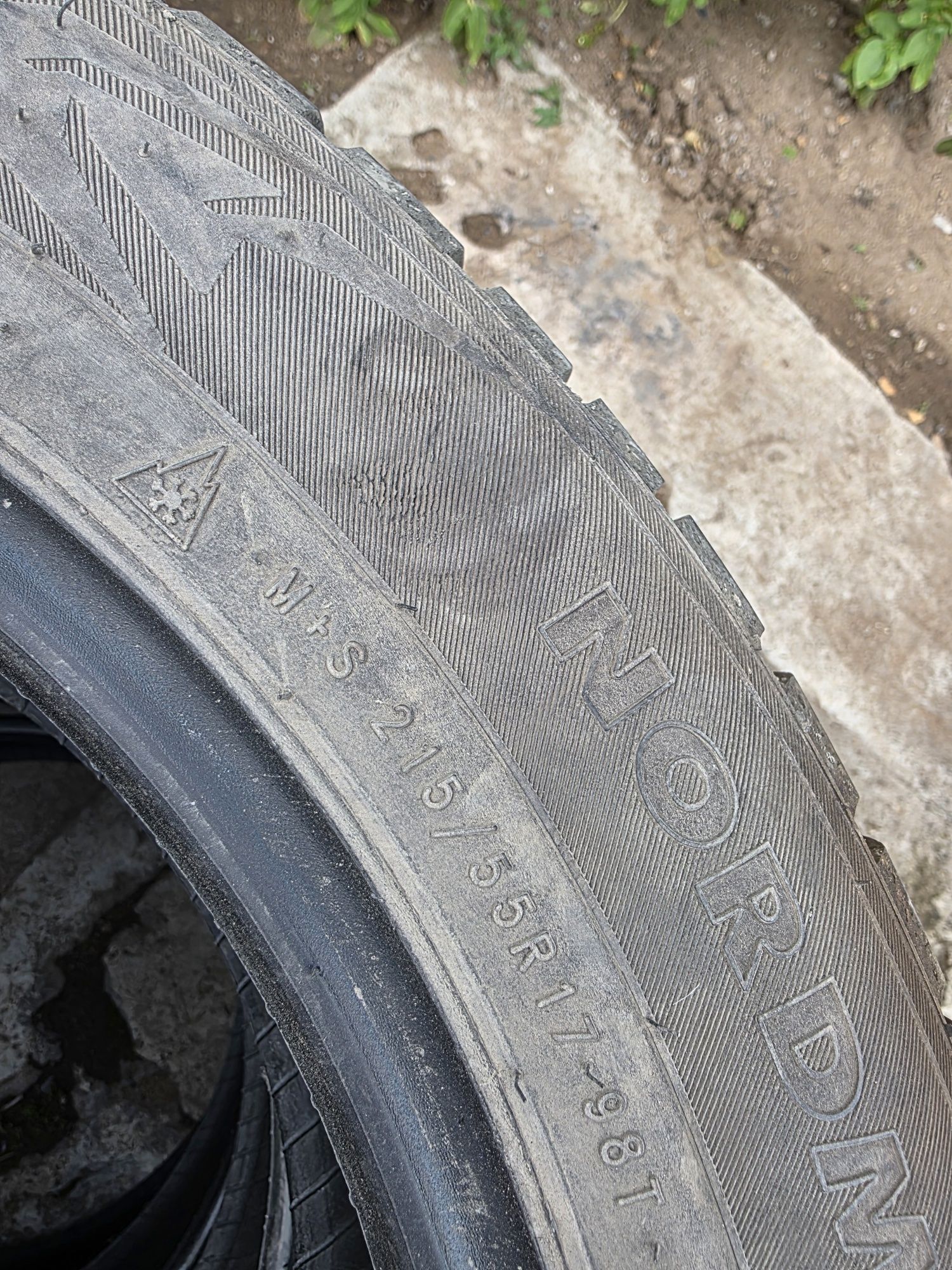 Комплект зимних шин Nokian 215/55/17