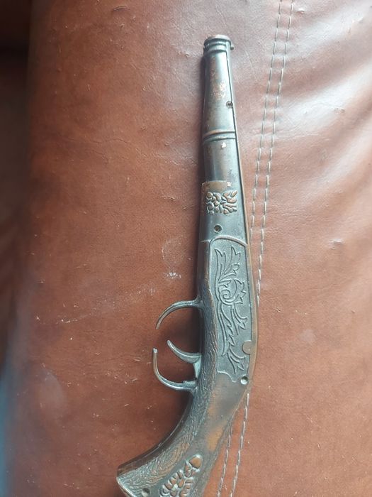 Bricheta în forma de pistol nu mai merge tragicul