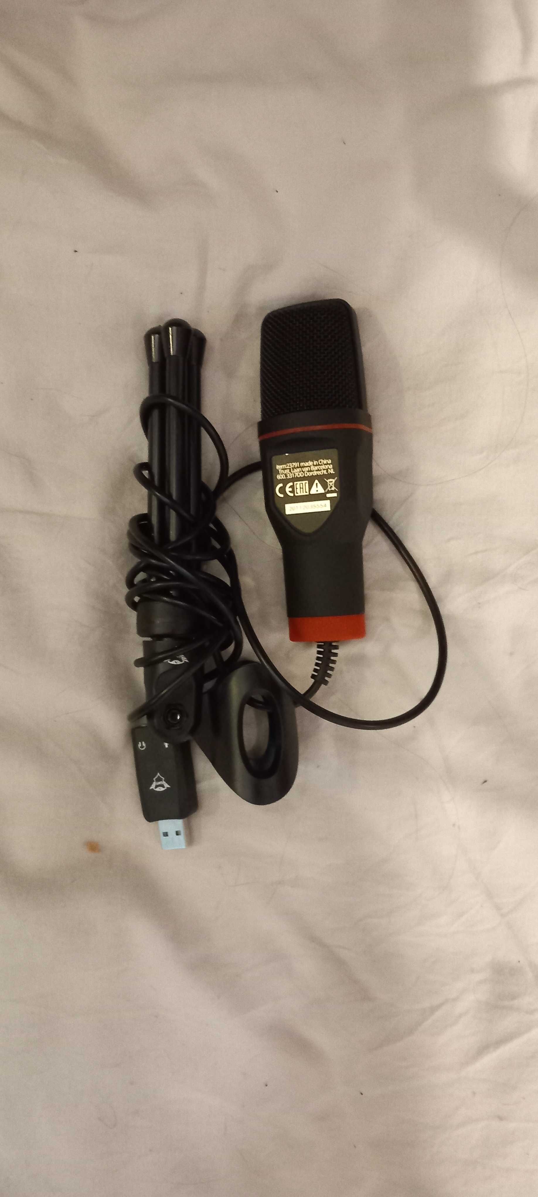 Microfon negru de USB