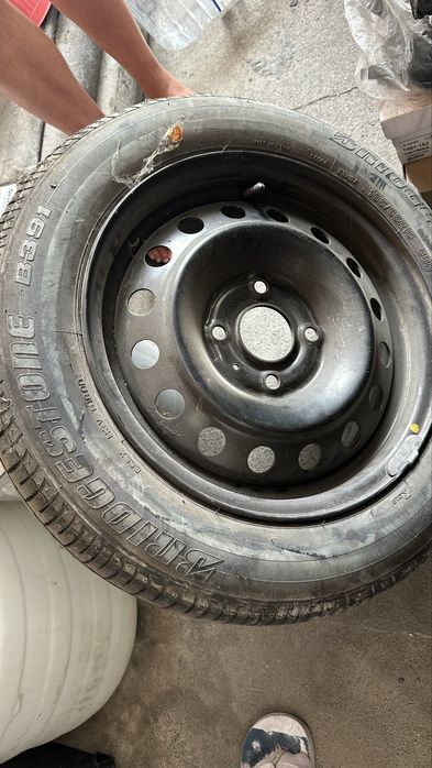 Чисто нова гума с железна джанта