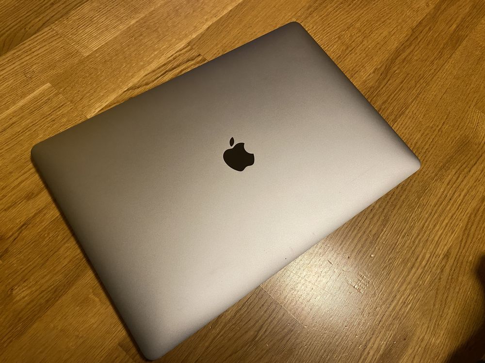 MacBook Apple Pro Retina 15.4" 2019 i7 2.2 Ghz 16GB DDR4 256 SSD