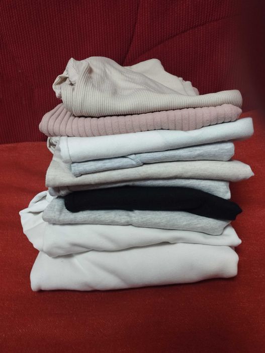 Продам пакет вещей для девочки 10 - 12 лет из 10 предметов за 7000 ТГ.