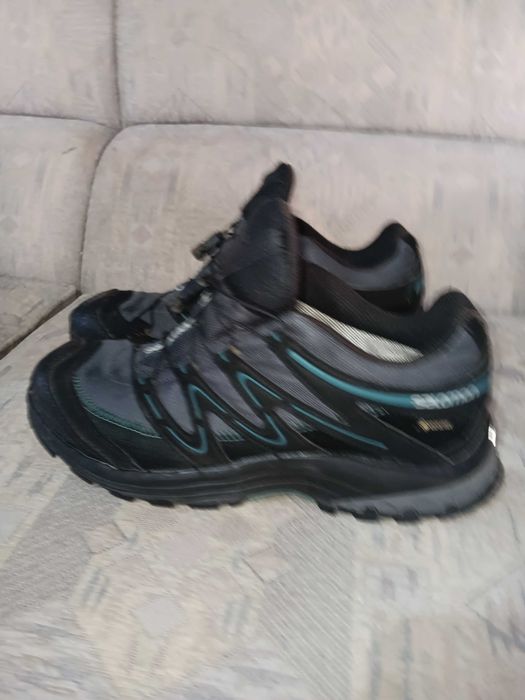 Продавам туристически обувки