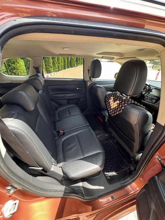 Vând Mitsubishi Outlander ,7 locuri !