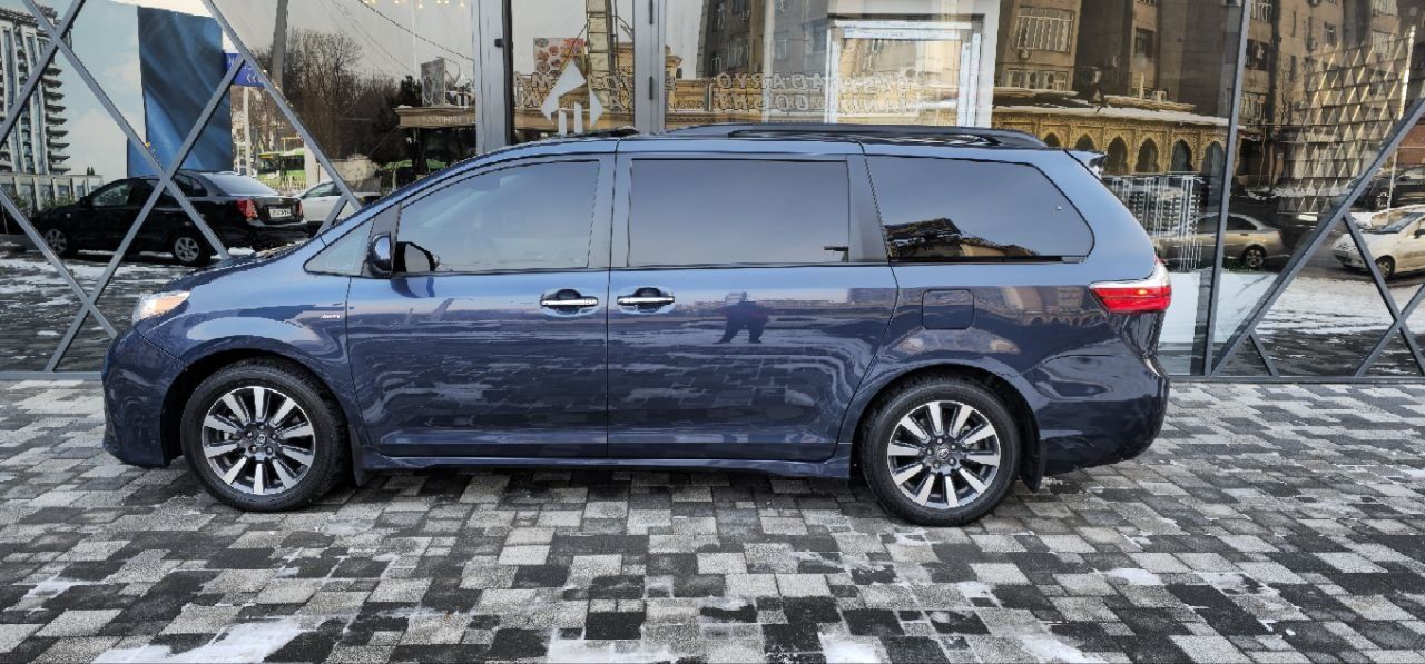 Toyota Sienna 2018 yil probek 22500 FUL