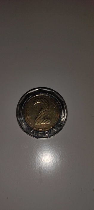 2 лева монета с куриоз