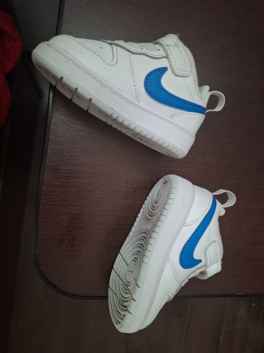 Vând adidași nike bebe și botoșei bebe calvin klein
