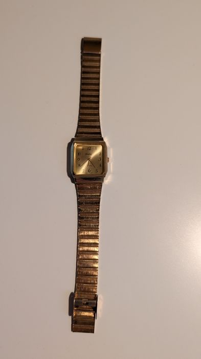 Кварцов аналогов дамски часовник