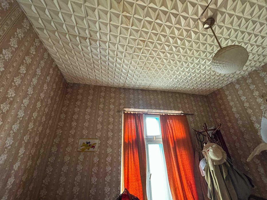Продавам КЪЩА с огромен двор