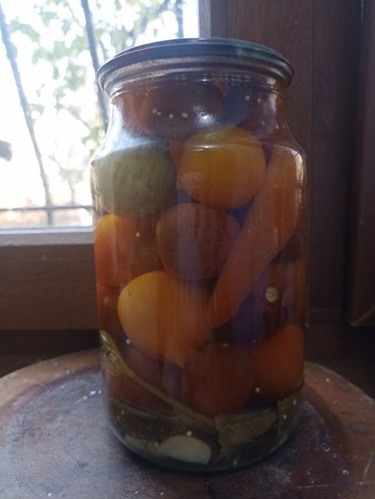 Ассорти из дачных помидоров