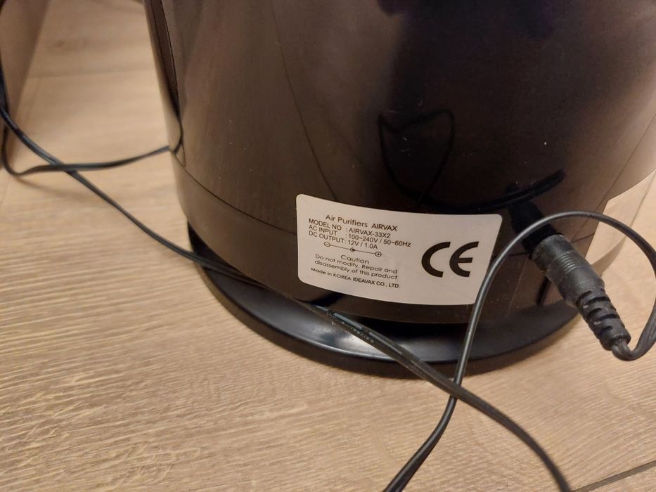 Purificator aer Airvax negru