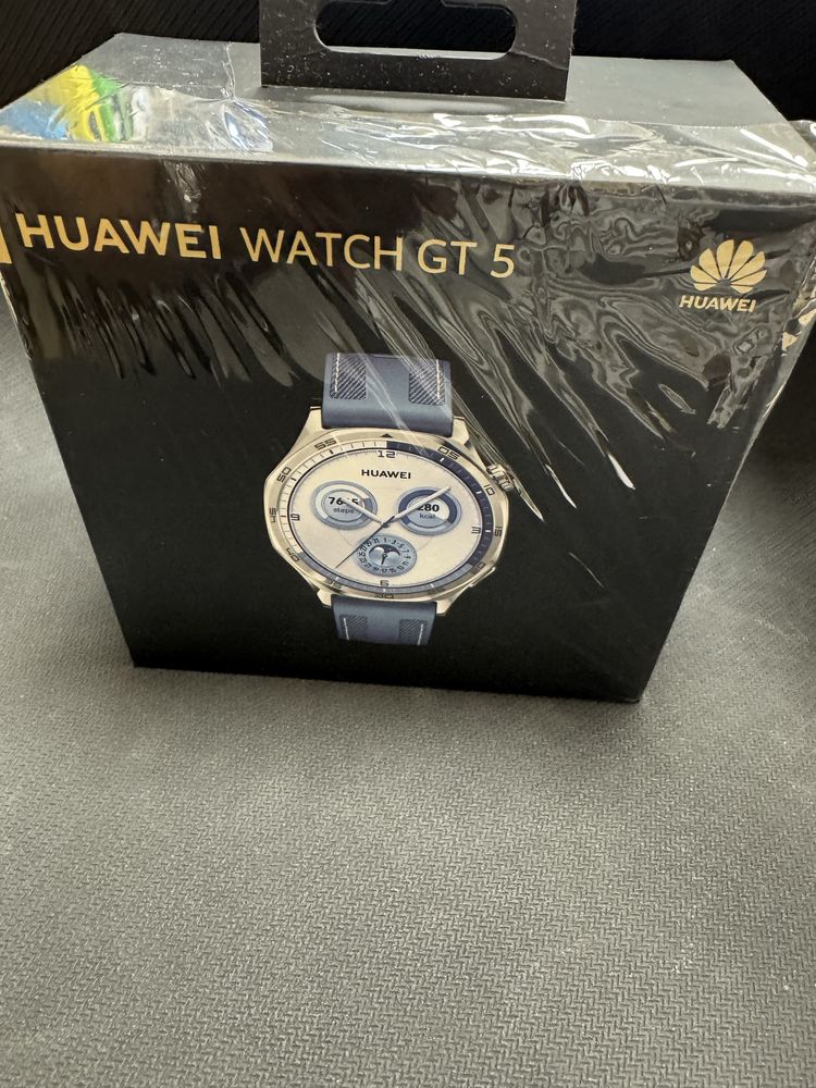 Смарт часовник Huawei Watch GT 5 46mm  чисто нов