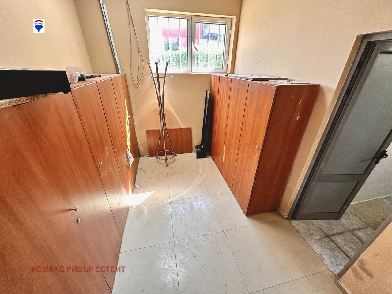Дава се под наем Промишлена сграда в Русе, Здравец Изток - 2000 кв.м за 4090 € - Снимка #9