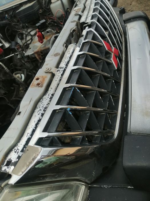 Grila centrala bara fata mitsubishi l200 2003