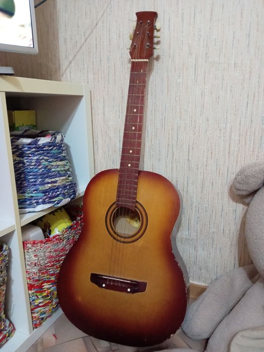 Продам гитару б/у, в х/с за 7000 т