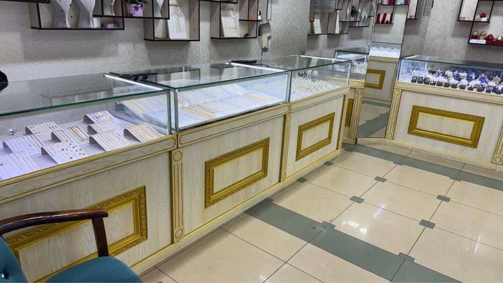 Продам ветрины срочно