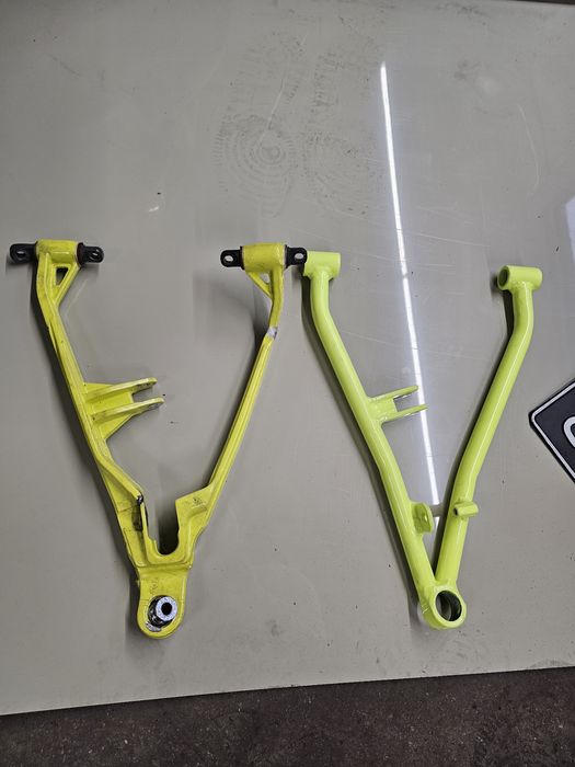 brate   snowmobil khaos 850   2019 -2025 1-1824652-067
1-1824653-067
1