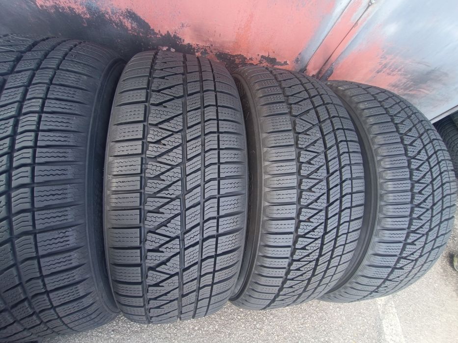 235/55/18 Kumho .