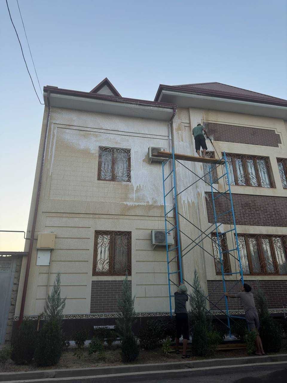 Мойка брусчатки, фасадов и окон. Уборка. Химчистка.
